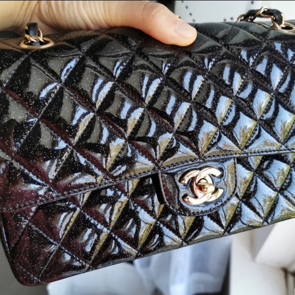 Beautiful patent Chanel bag size small - Picture 3 of 15